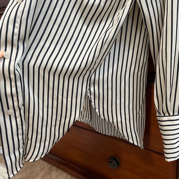 H&M Silky Collared White & Black Striped V-Neck Blouse/Button Down - Picture 7 of 8